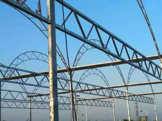 گلخانه ی فیلم پی ای با کشش مداوم، برای افزایش و تسریع در رسیدن سبزیجات استفاده می شود